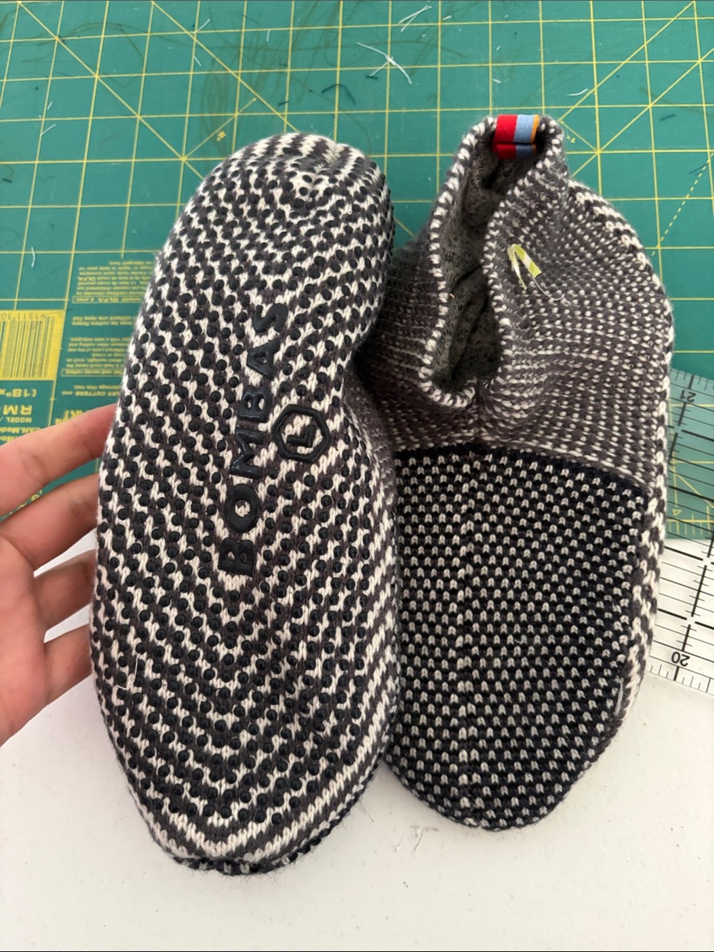 Bombas Slip On Check Pattern Gripper Bootlie Slippers L